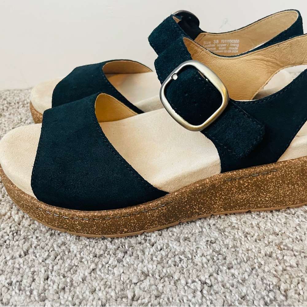 Dansko Bianca Sandal NWOT
